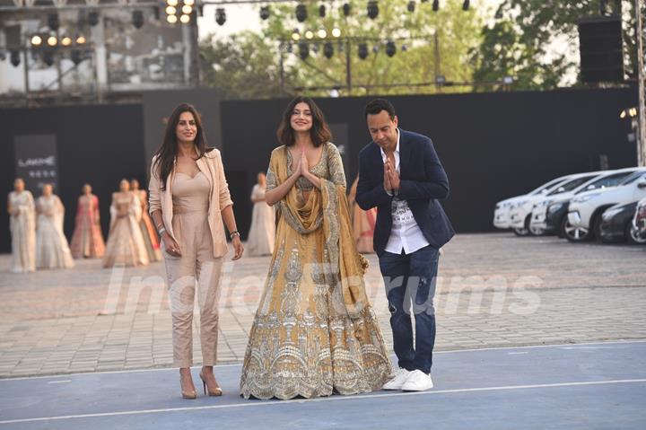 Divya Khosla Kumar at Lakme Fashion Week 2021