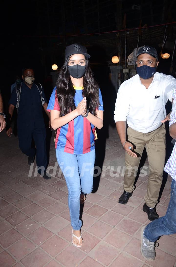 Sharddha Kapoor snapped at Versova Jetty...