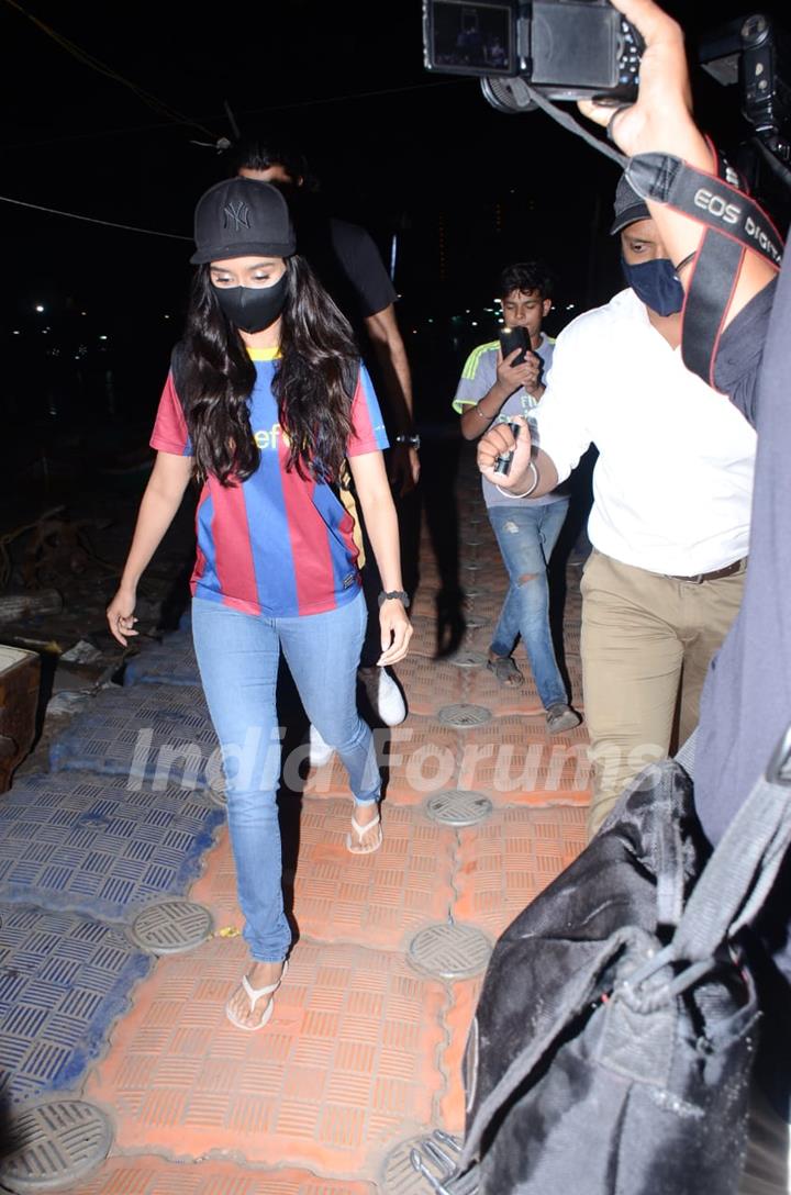 Sharddha Kapoor snapped at Versova Jetty...