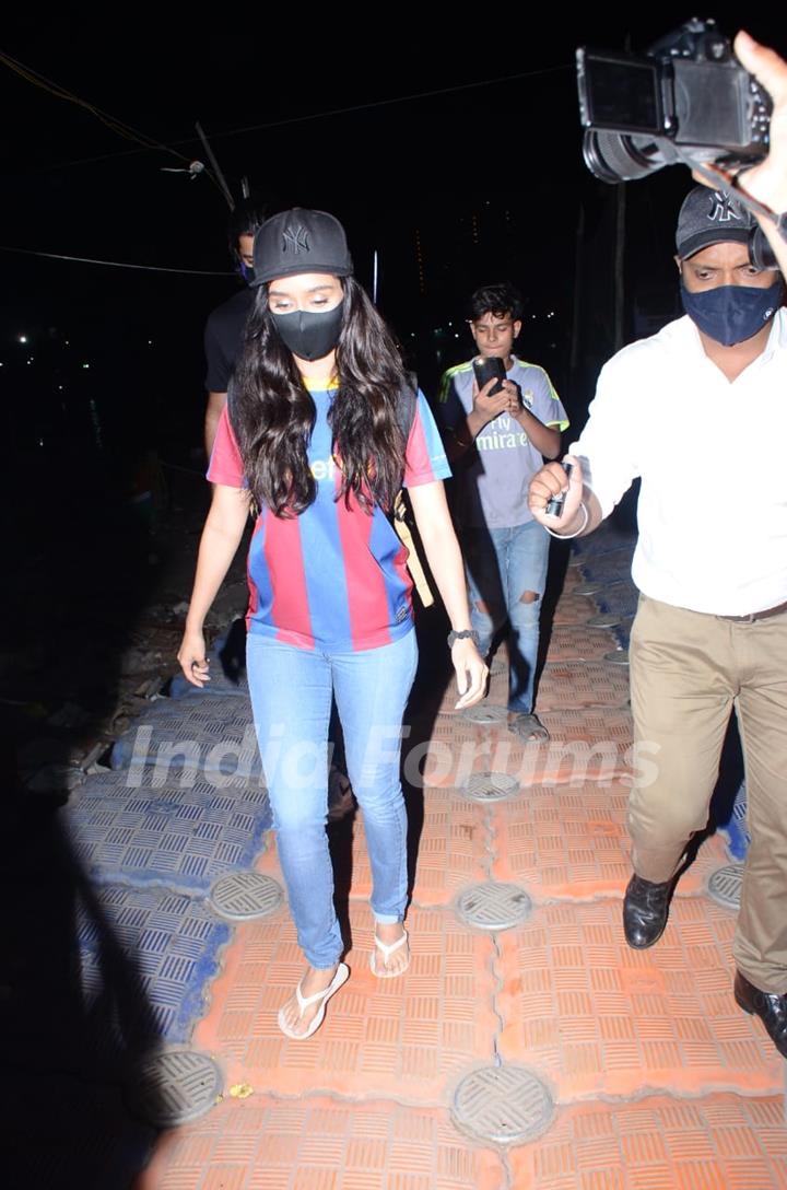 Sharddha Kapoor snapped at Versova Jetty...