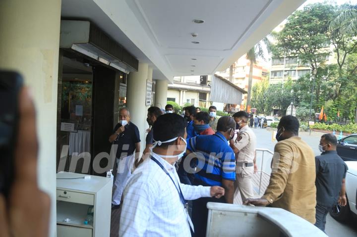 Salman Khan snapped at Lilavati Hospital