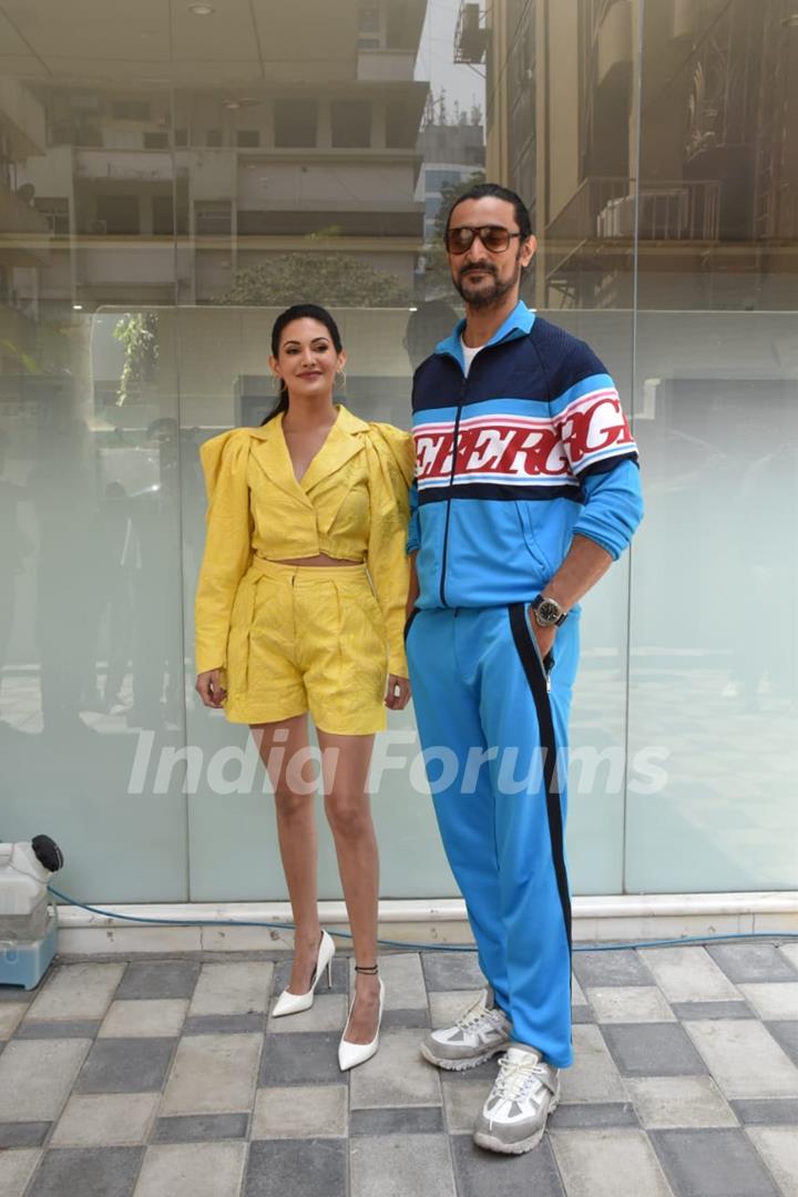 Amyra Dastur and Kunal Kapoor at Koi Jaane Na promotions 