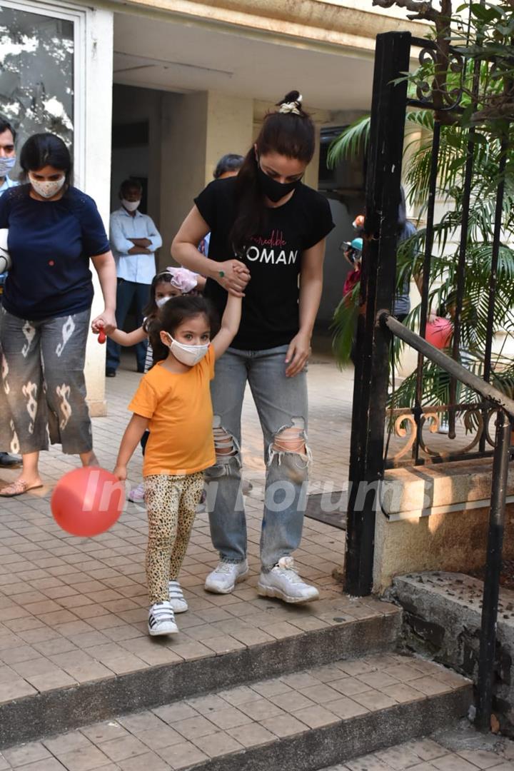 Soha Ali Khan with her daughter Inayaa at Bandra