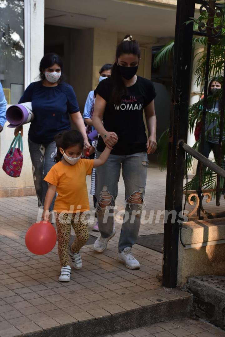 Soha Ali Khan with her daughter Inayaa at Bandra