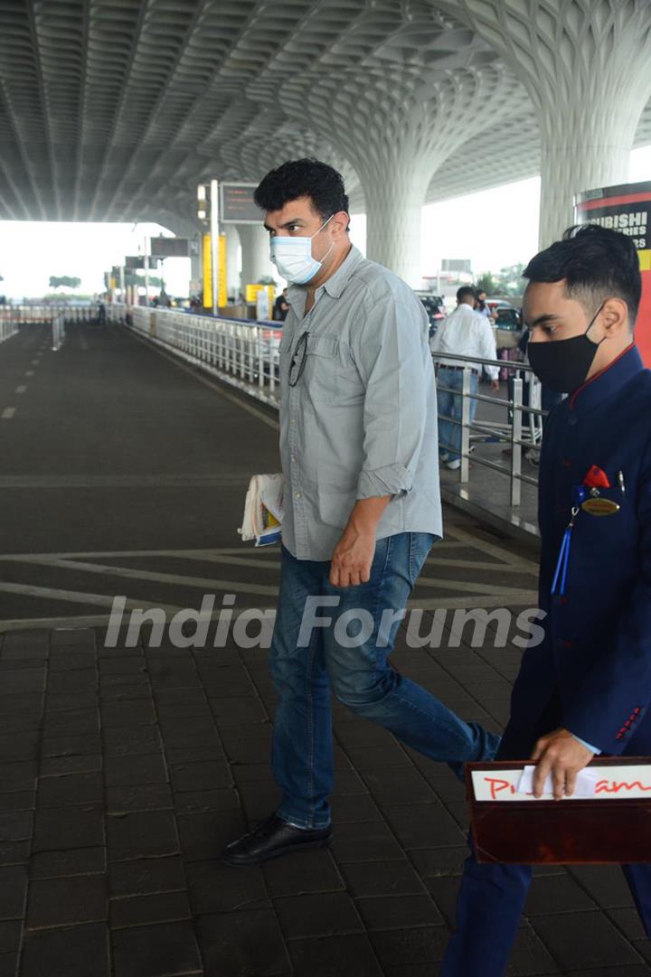 Siddharth Roy Kapur snapped at airport