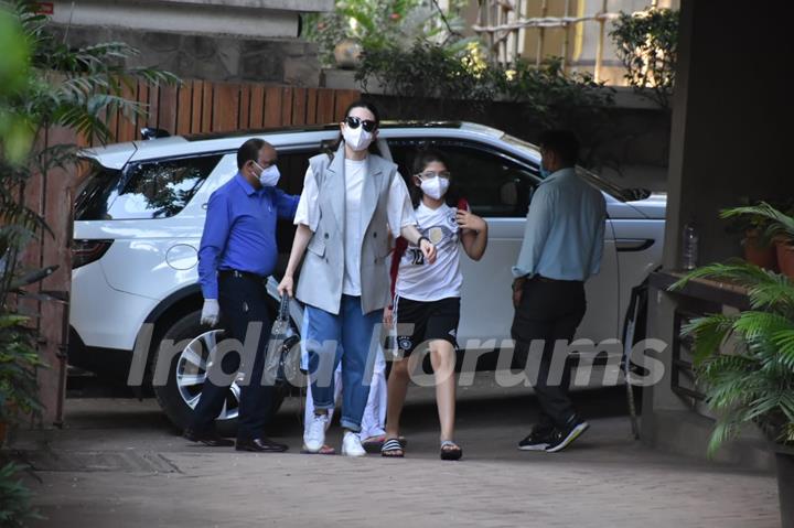 Karisma Kapoor with her son at Kareena Kapoor's house, Bandra