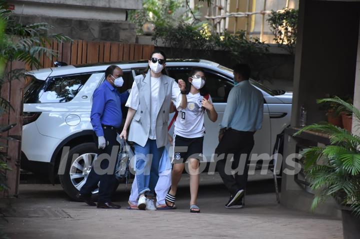 Karisma Kapoor with her son at Kareena Kapoor's house, Bandra