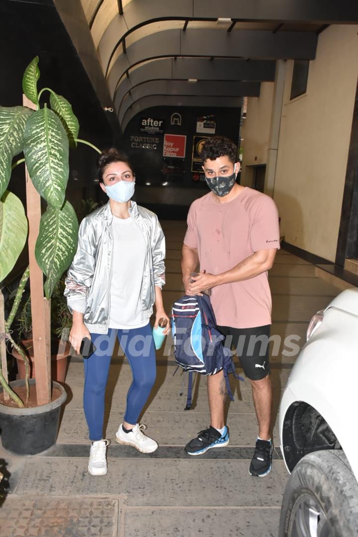 Soha Ali Khan and Kunal Khemu spotted at gym in Khar