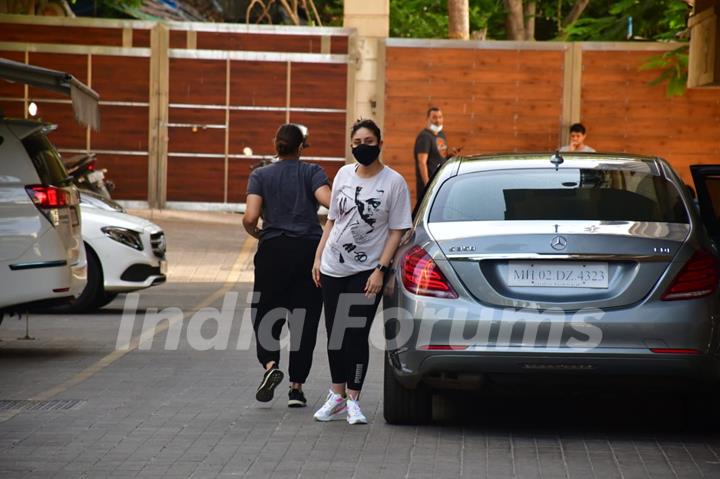 Kareena Kapoor Khan begins her gym sessions post-pregnancy!