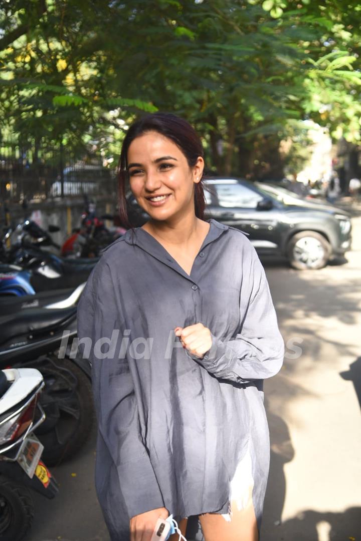 Jasmin Bhasin spotted post shoot session in Andheri