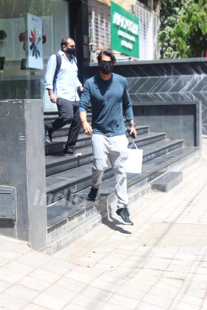 Arjun Rampal snapped at Mapple Store Bandra.