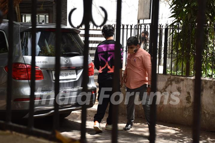 Aryan Khan snapped at a clinic in Juhu