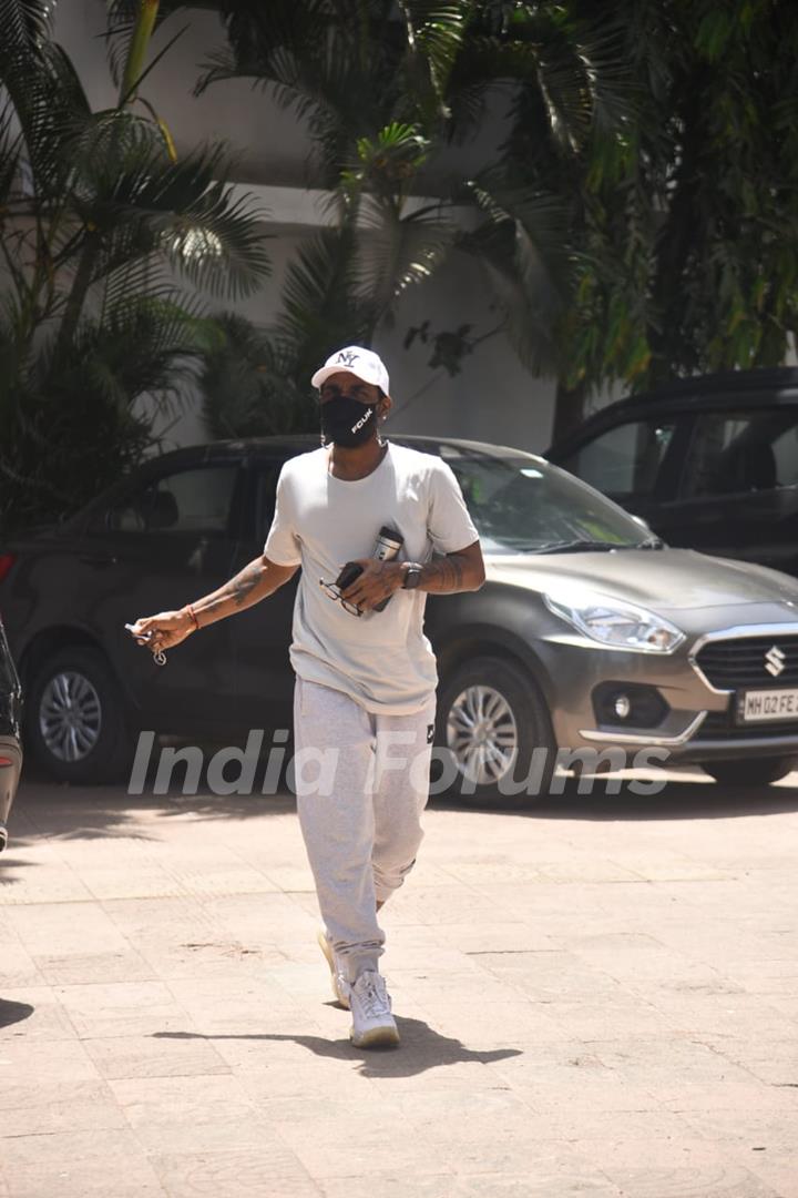 Remo D'Souza snapped with his wife Lizelle D'Souza at his office in Andheri