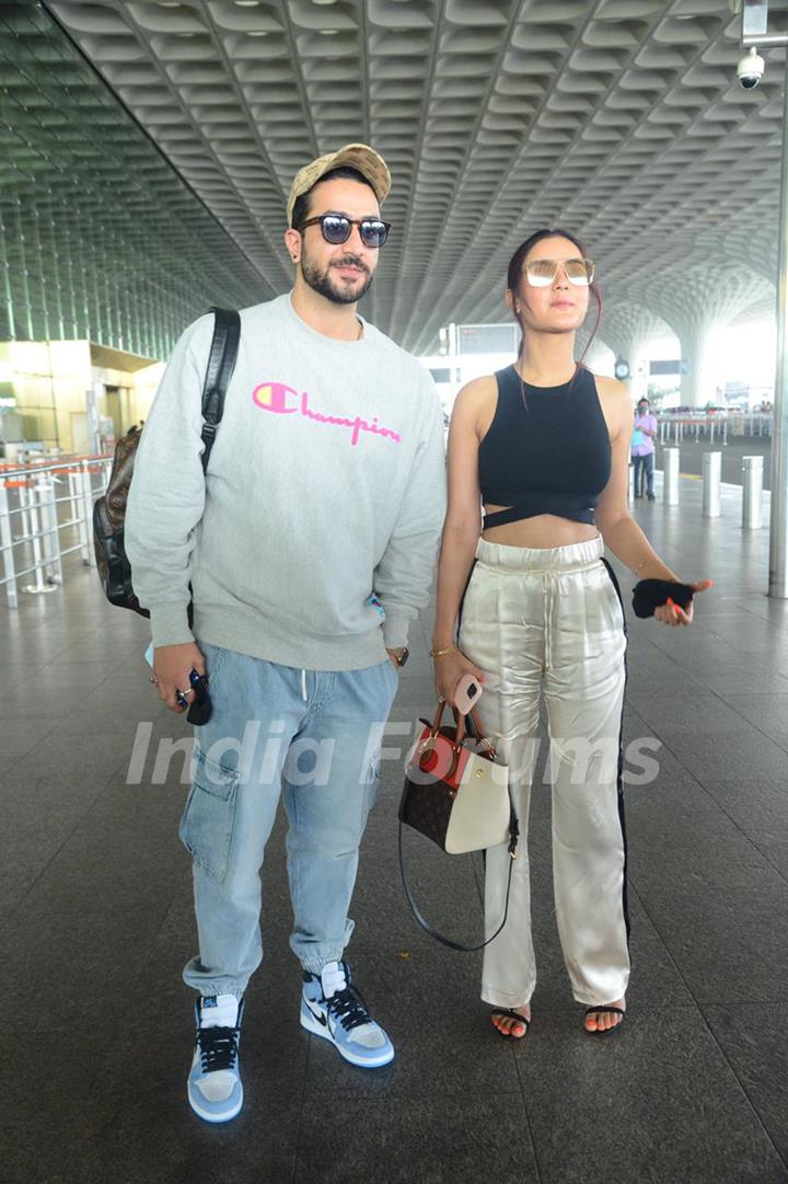 Aly Goni snapped with Jasmin Bhasin at airport