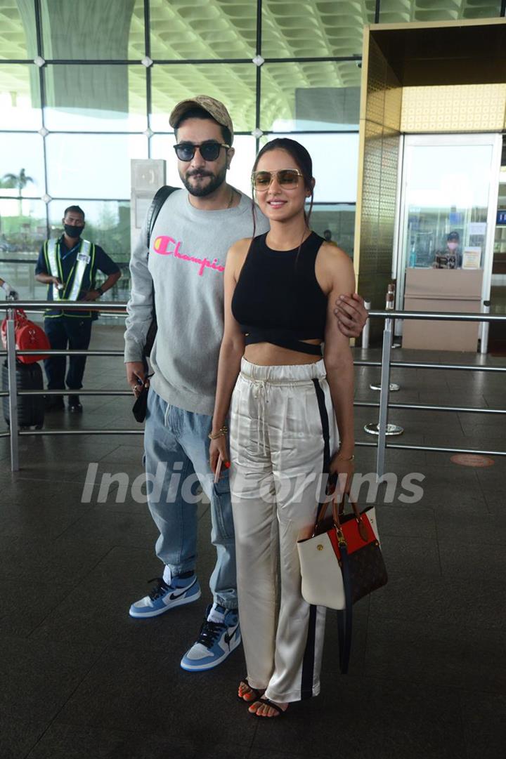 Aly Goni snapped with Jasmin Bhasin at airport