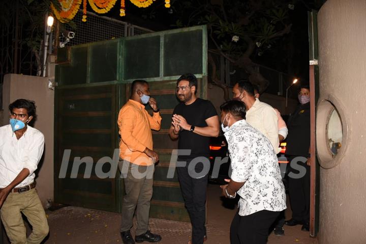 Ajay Devgn celebrates his birthday with fans