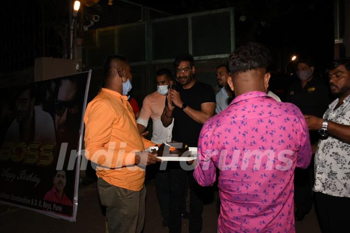 Ajay Devgn celebrates his birthday with fans