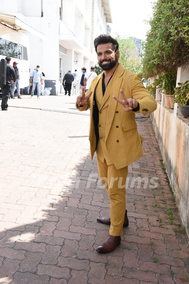 Ritwik Dhanjani snapped at a shoot in Filmcity