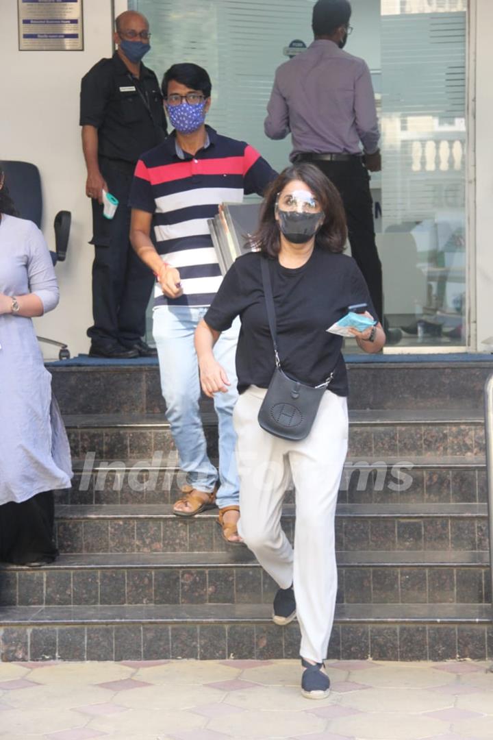 Neetu Kapoor snapped outside a bank in Bandra!