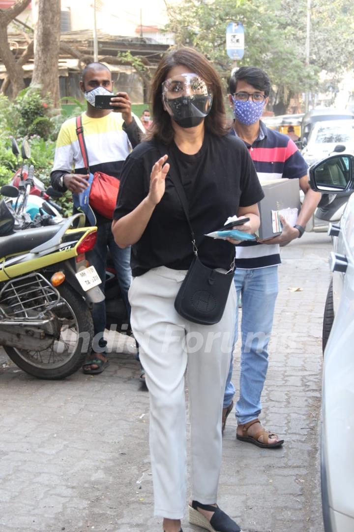 Neetu Kapoor snapped outside a bank in Bandra!