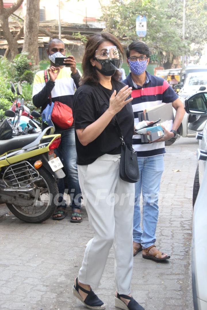 Neetu Kapoor snapped outside a bank in Bandra!