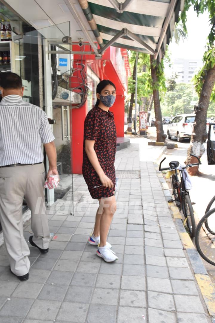 Mrunal Thakur snapped at a store in Juhu