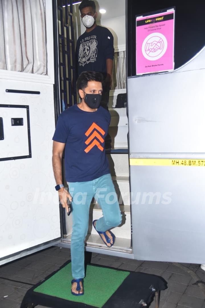 Riteish Deshmukh snapped after a shoot in Andheri