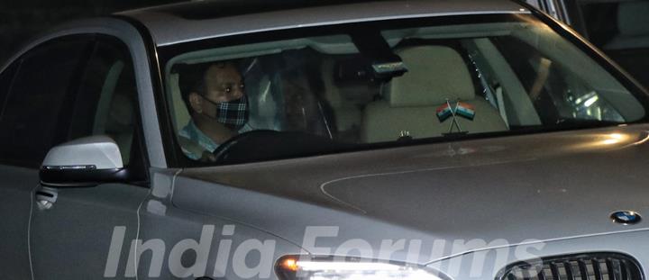 Shah Rukh Khan spotted in Bandra