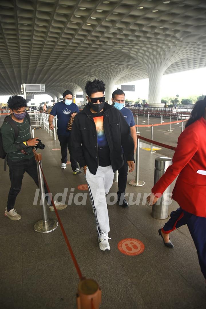 Guru Randhawa spotted at airport