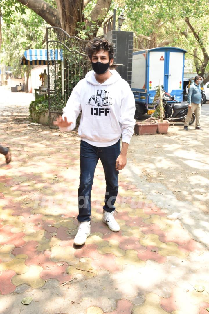 Kartik Aaryan snapped at dubbing studio in Andheri