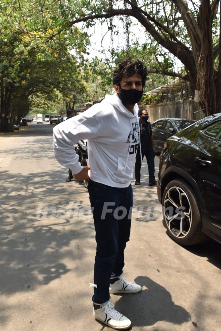 Kartik Aaryan snapped at dubbing studio in Andheri