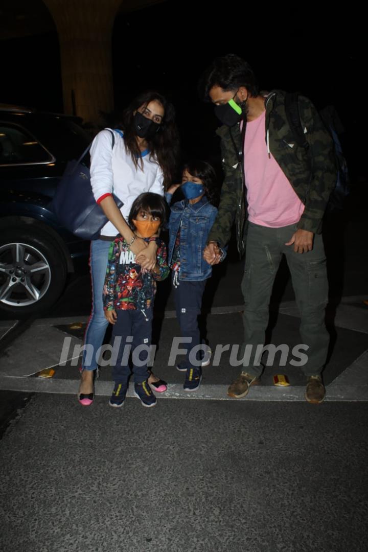 Riteish Deshmukh and wife Genelia Deshmukh snapped at airport