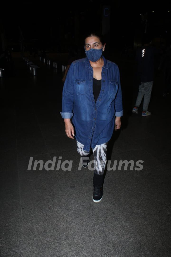 Amrita Singh snapped at Airport