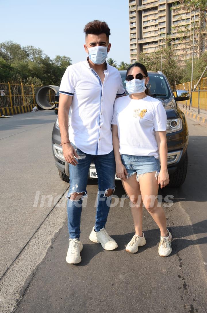 Jay Bhanushali and Mahhi Vij snapped at Versova, Andheri