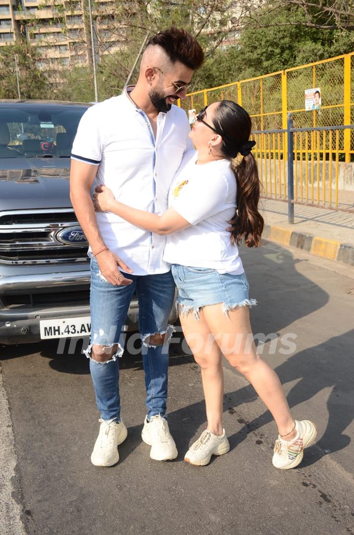 Jay Bhanushali and Mahhi Vij snapped at Versova, Andheri