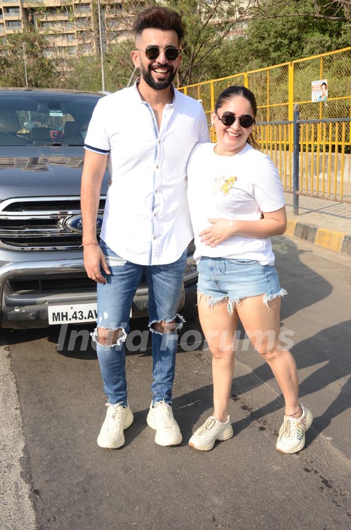 Jay Bhanushali and Mahhi Vij snapped at Versova, Andheri