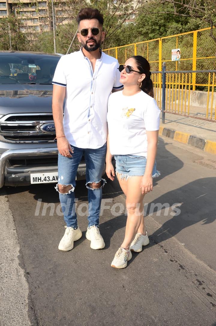 Jay Bhanushali and Mahhi Vij snapped at Versova, Andheri