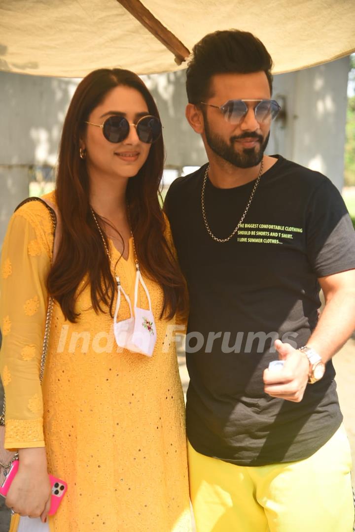 Rahul vaidya and Disha Parmar spotted at Santacruz