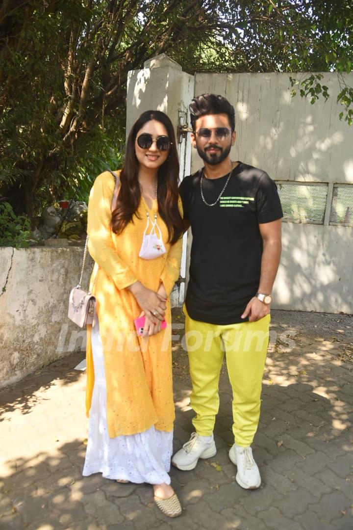 Rahul vaidya and Disha Parmar spotted at Santacruz