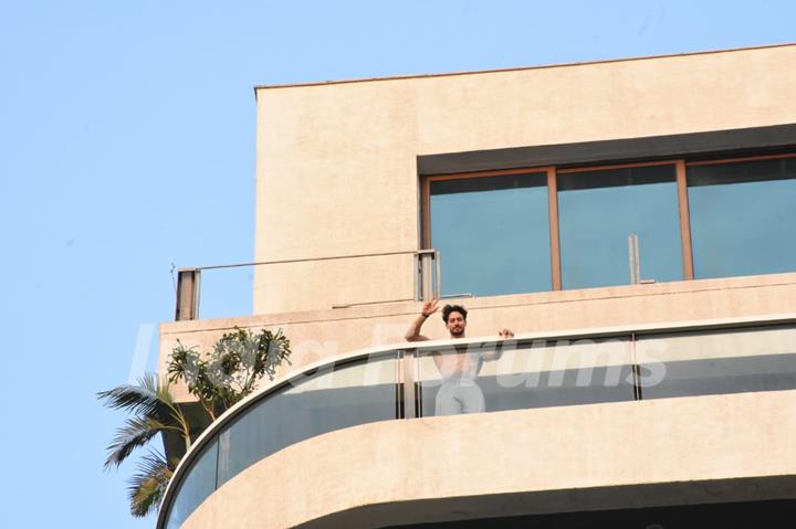 Tiger Shroff snapped flexing muscles in his balcony