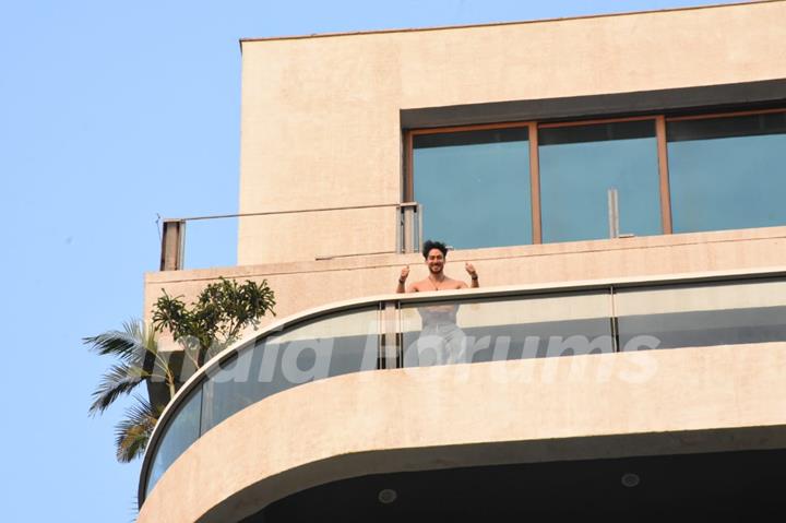 Tiger Shroff snapped flexing muscles in his balcony