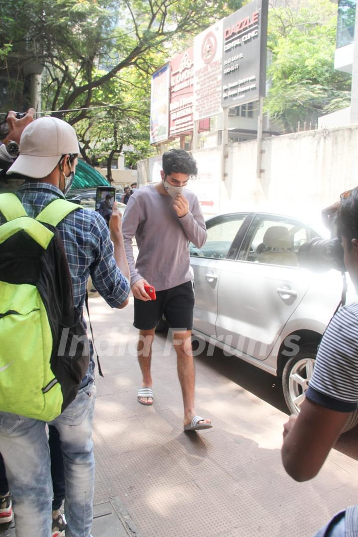 Ibrahim Ali Khan snapped at a clinic in Bandra