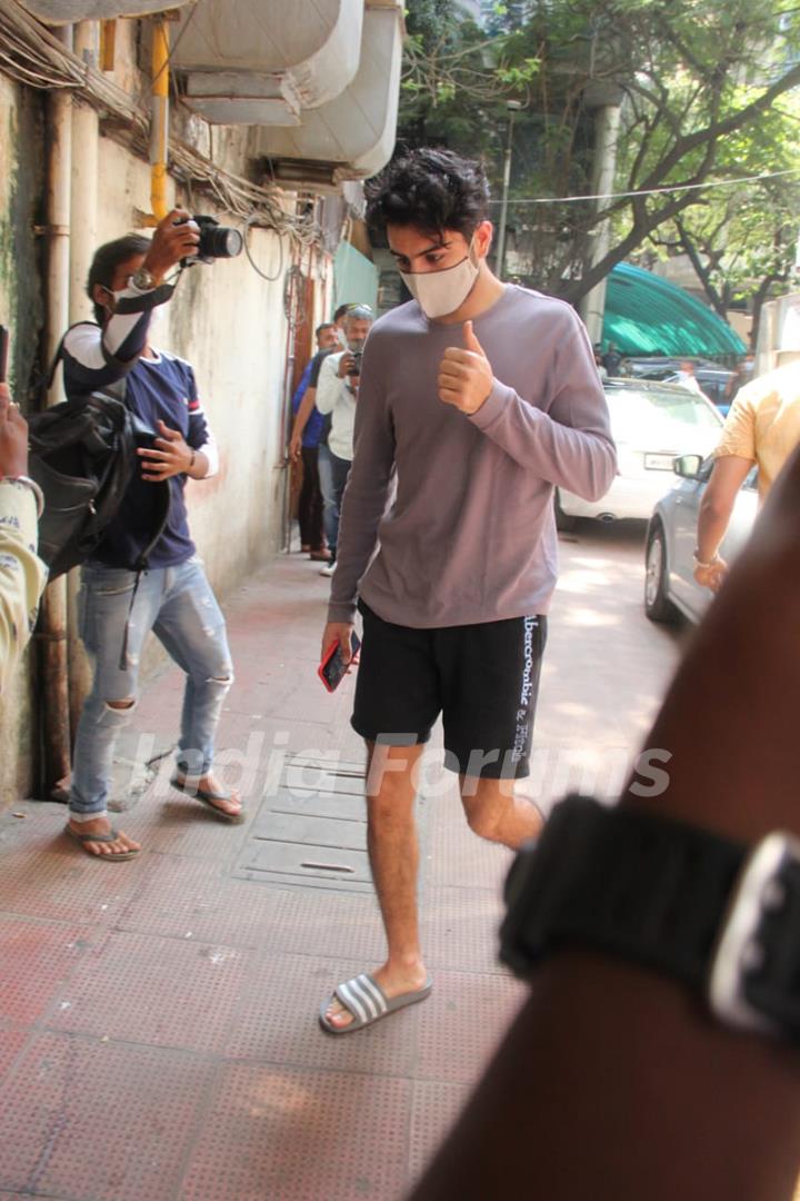 Ibrahim Ali Khan snapped at a clinic in Bandra