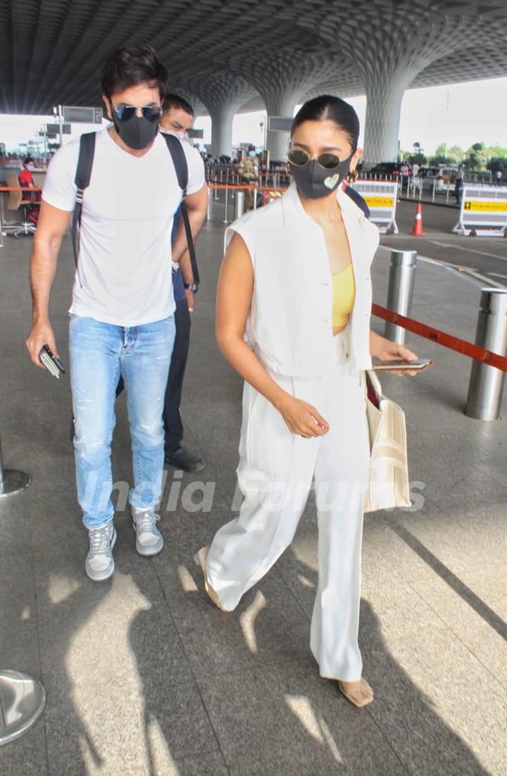 Ranbir Kapoor and Alia Bhatt spotted at airport leaving for Maldives