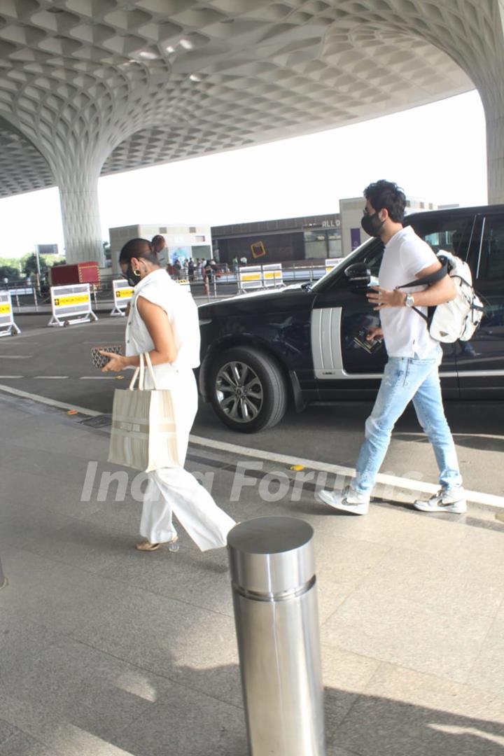 Ranbir Kapoor and Alia Bhatt spotted at airport leaving for Maldives