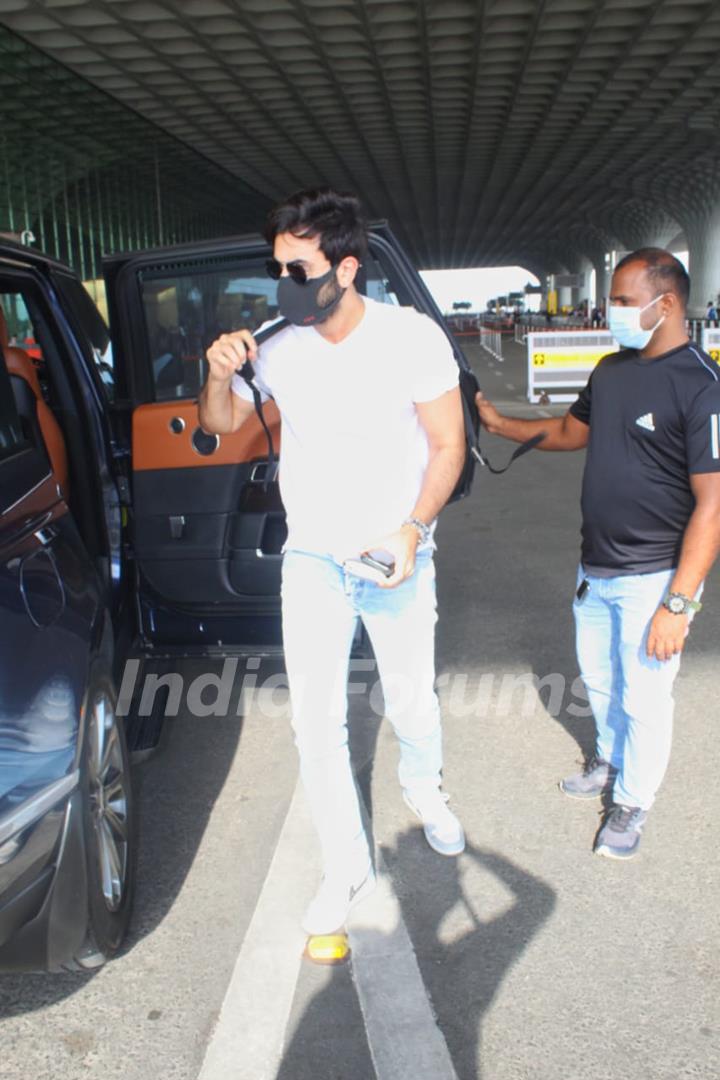 Ranbir Kapoor snapped at airport