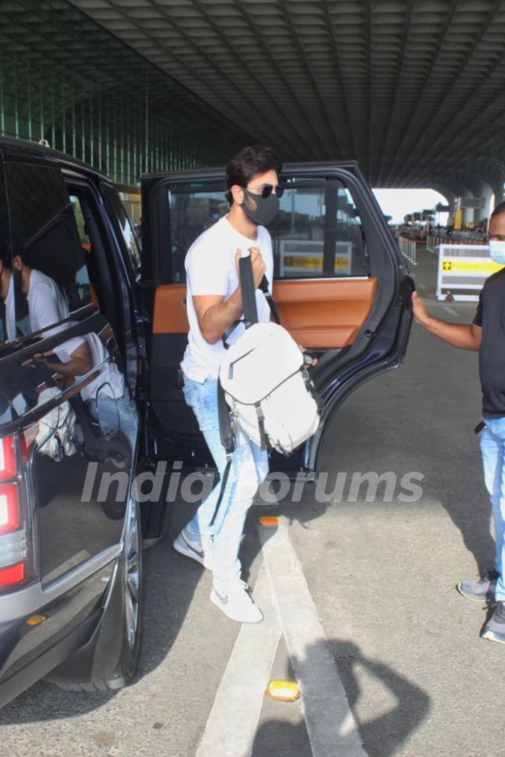 Ranbir Kapoor snapped at airport