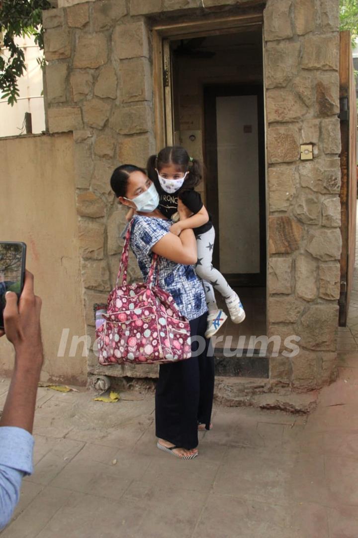 Inaaya Naumi Khemu snapped at Kareena Kapoor Khan's residence