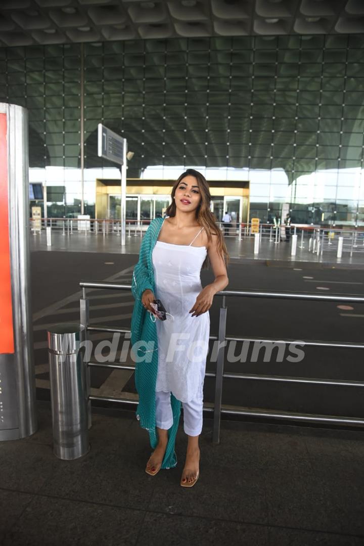 Bigg Boss 14 fame Nikki Tamboli snapped at airport