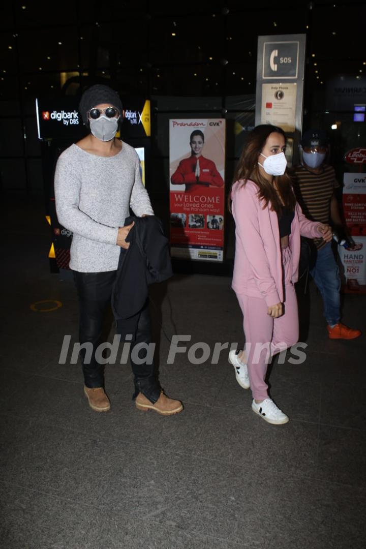 Varun Dhawan and Natasha Dalal return to Mumbai from their work trip!